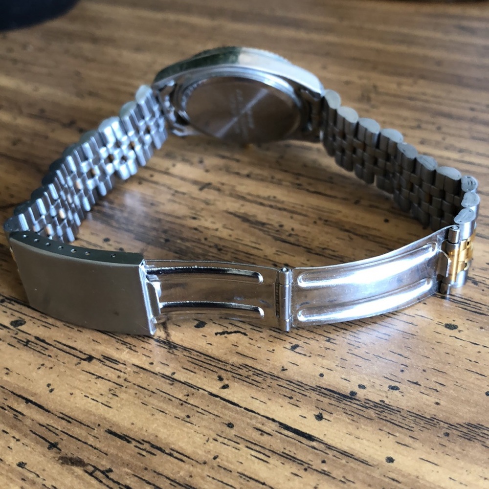 Vintage Gold/Silver Quartz Watch - Picture 7 of 10